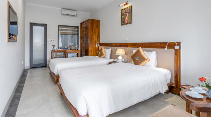 deluxe room bed room