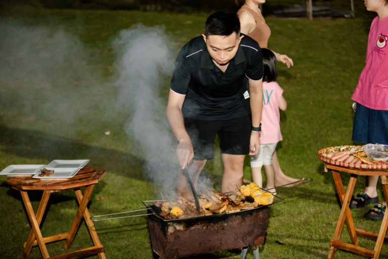 tiec bbq vuon nhat 4